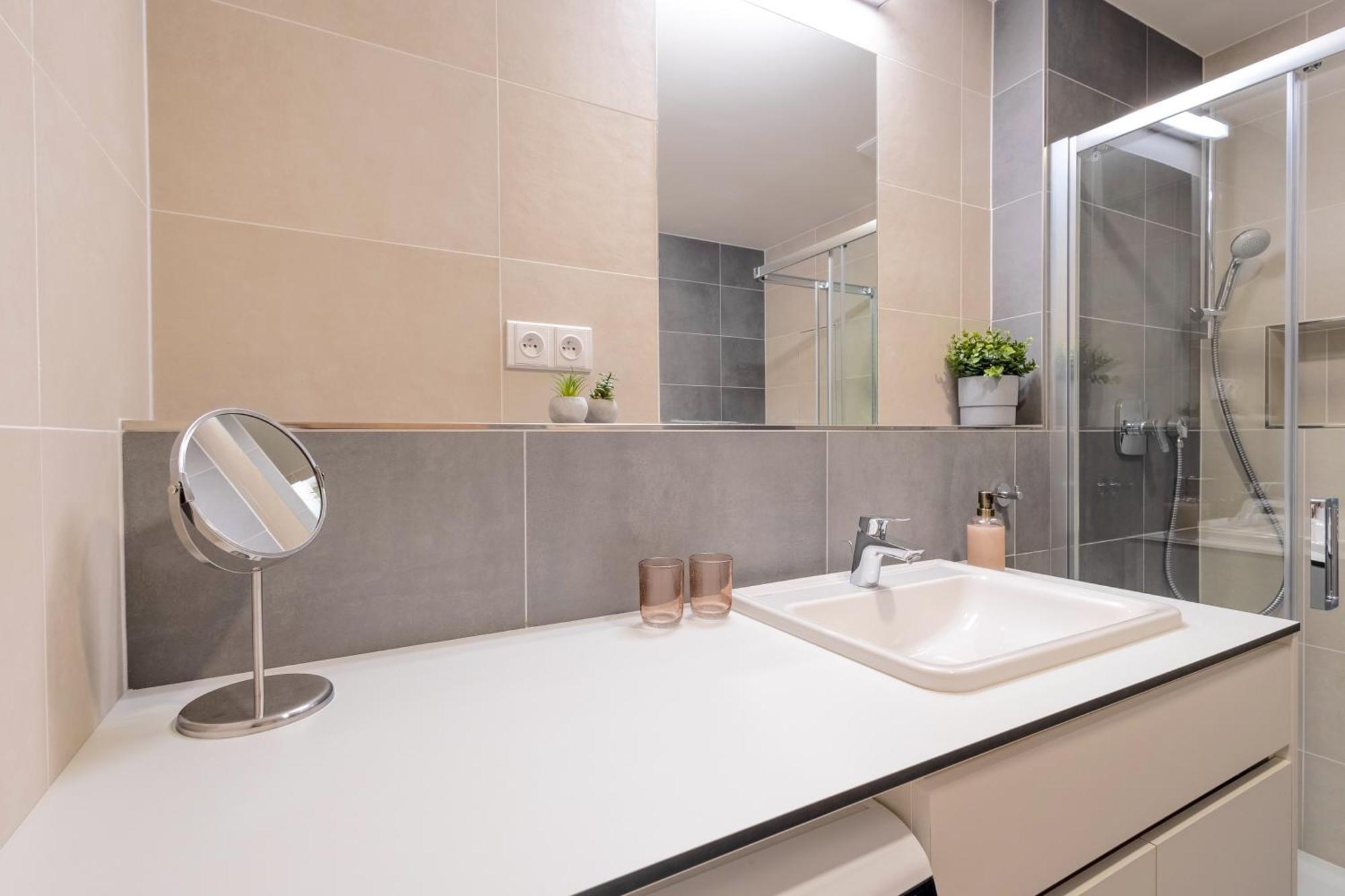 Bright 2Br - 7Th Floor, Balcony, Free Parking By Gravity Prague Apartment Exterior photo
